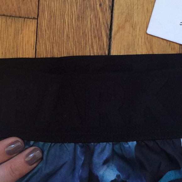 NWT Ivy Park Cloud Print Perforated Running Shorts - Picture 5 of 6